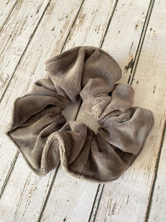 Chouchou volumineux en velours gris