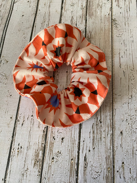 chouchou-cheveux-motifs-geometriques-orange-noir