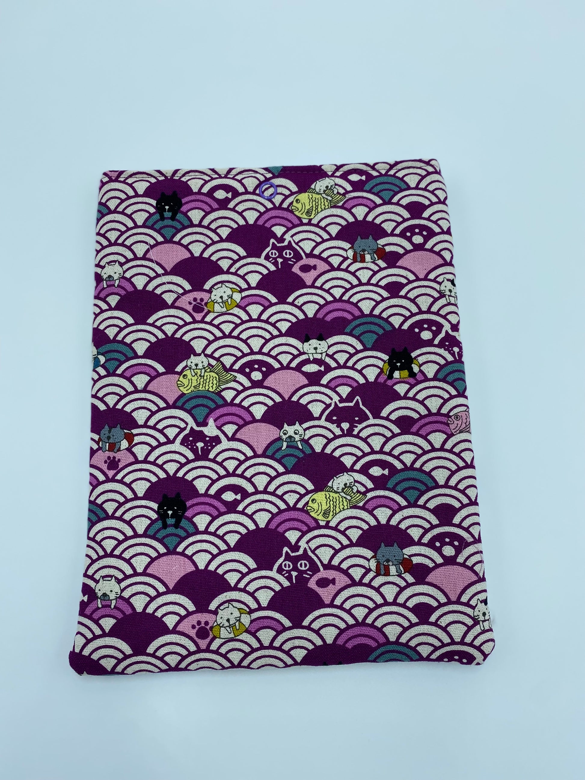 pochette-livre-tissu-japonais-chats-vagues-violet-artisanal